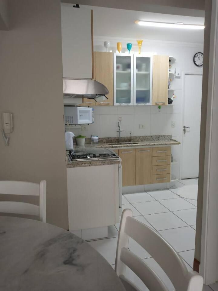 Apartamento completo na calçada da praia Appartement Guarujá Buitenkant foto